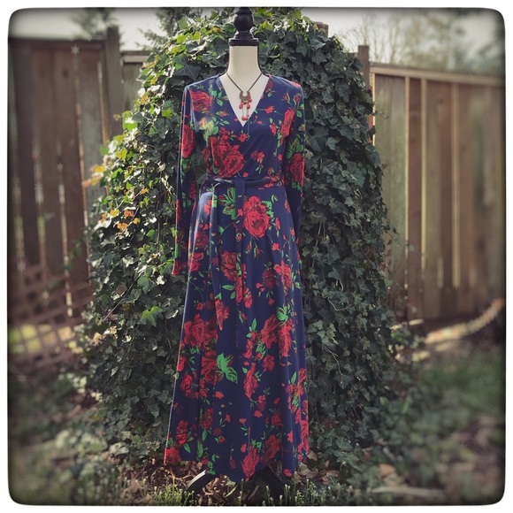 NWOT Fall/ Winter Holidays Maxi Dress, warm and beautiful! - Picture 2 of 8